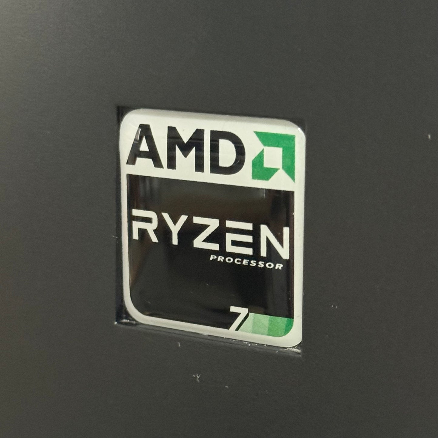Ryzen 7 Retro-Modern-Sleeper Case Badge Sticker - DOME Wht