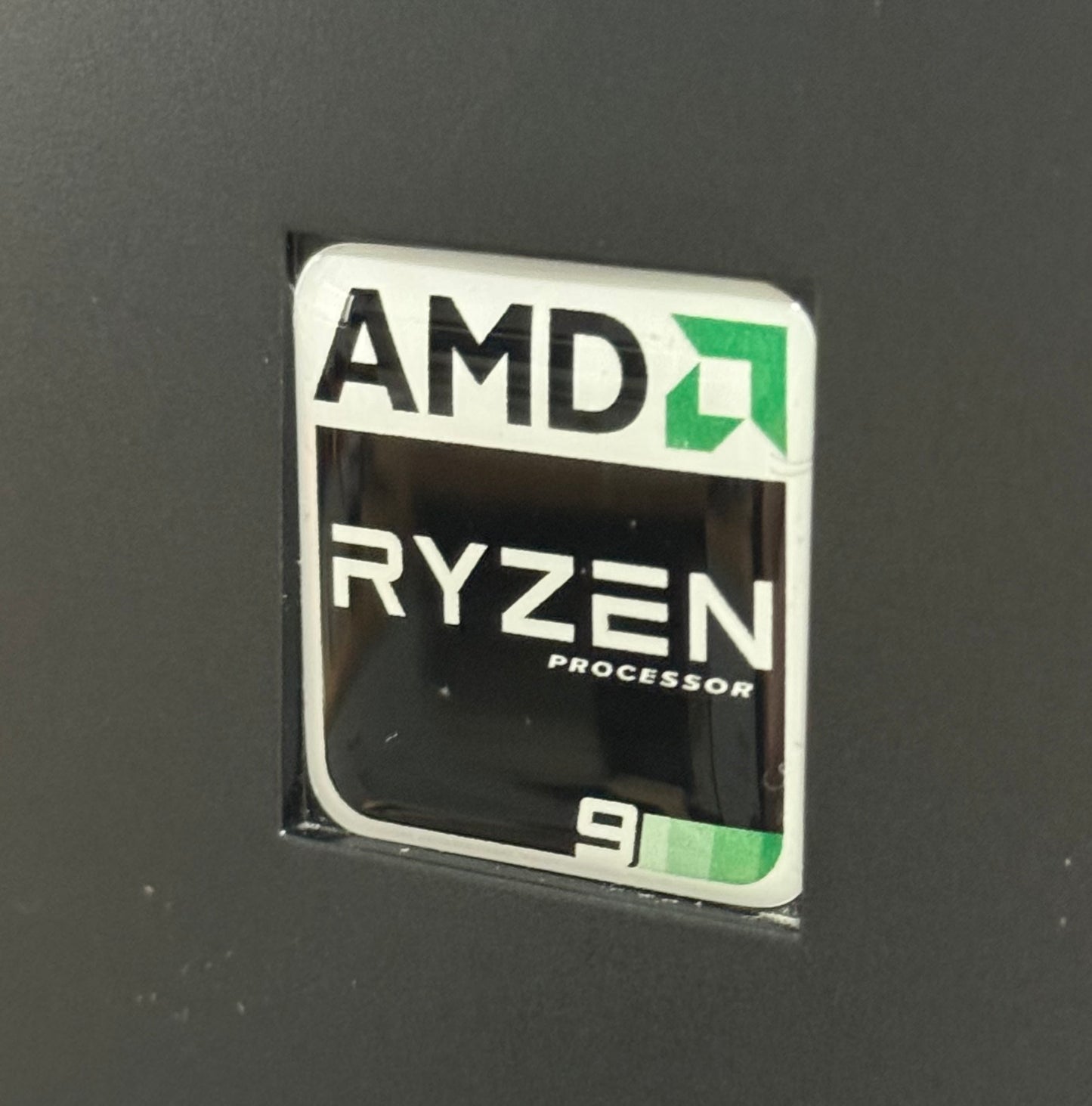 Ryzen 9 Retro-Modern-Sleeper Case Badge Sticker - DOME Wht