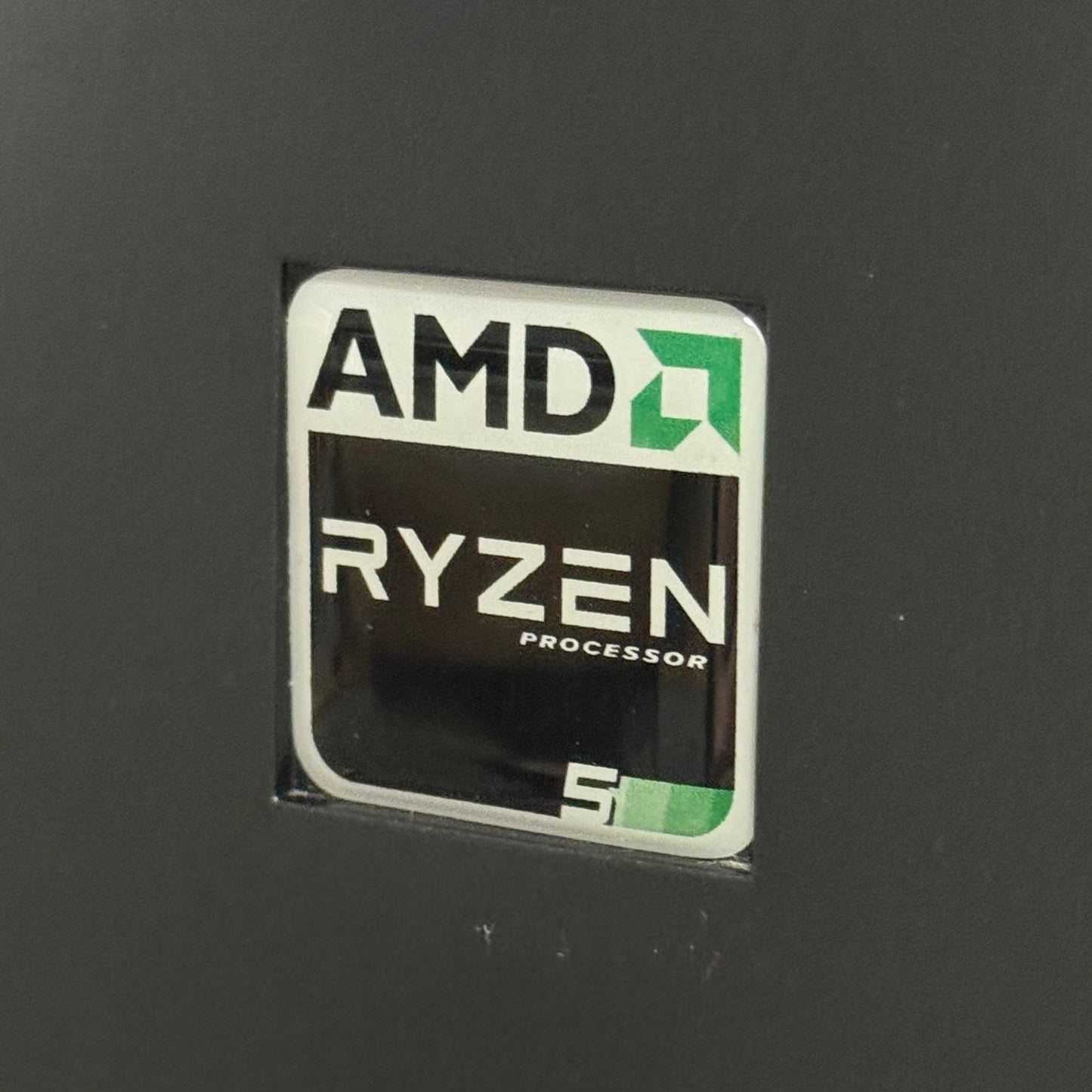 Ryzen 5 Retro-Modern-Sleeper Case Badge Sticker - DOME Wht