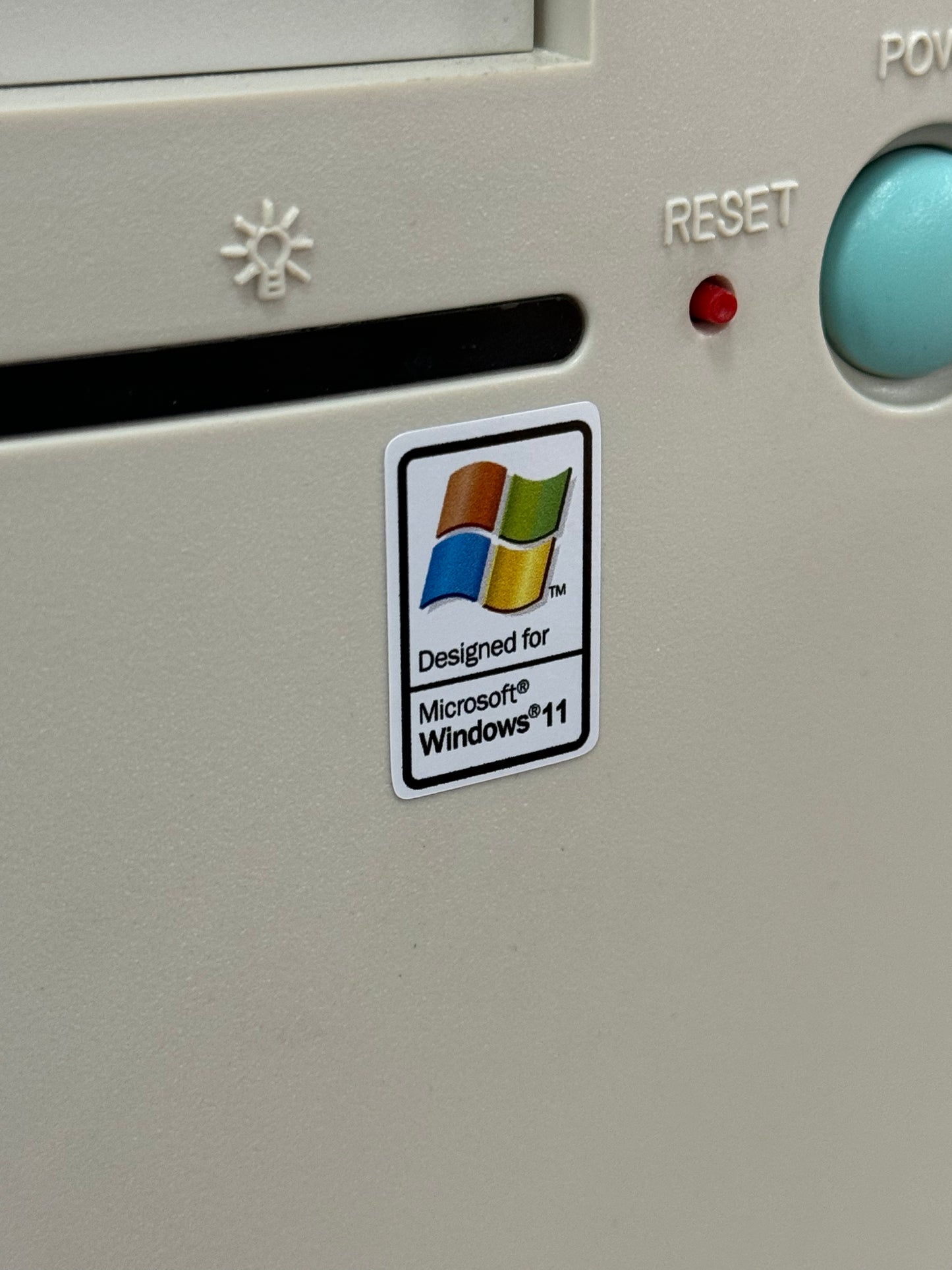 Windows 11 (XP Style) Case Badge Sticker - White
