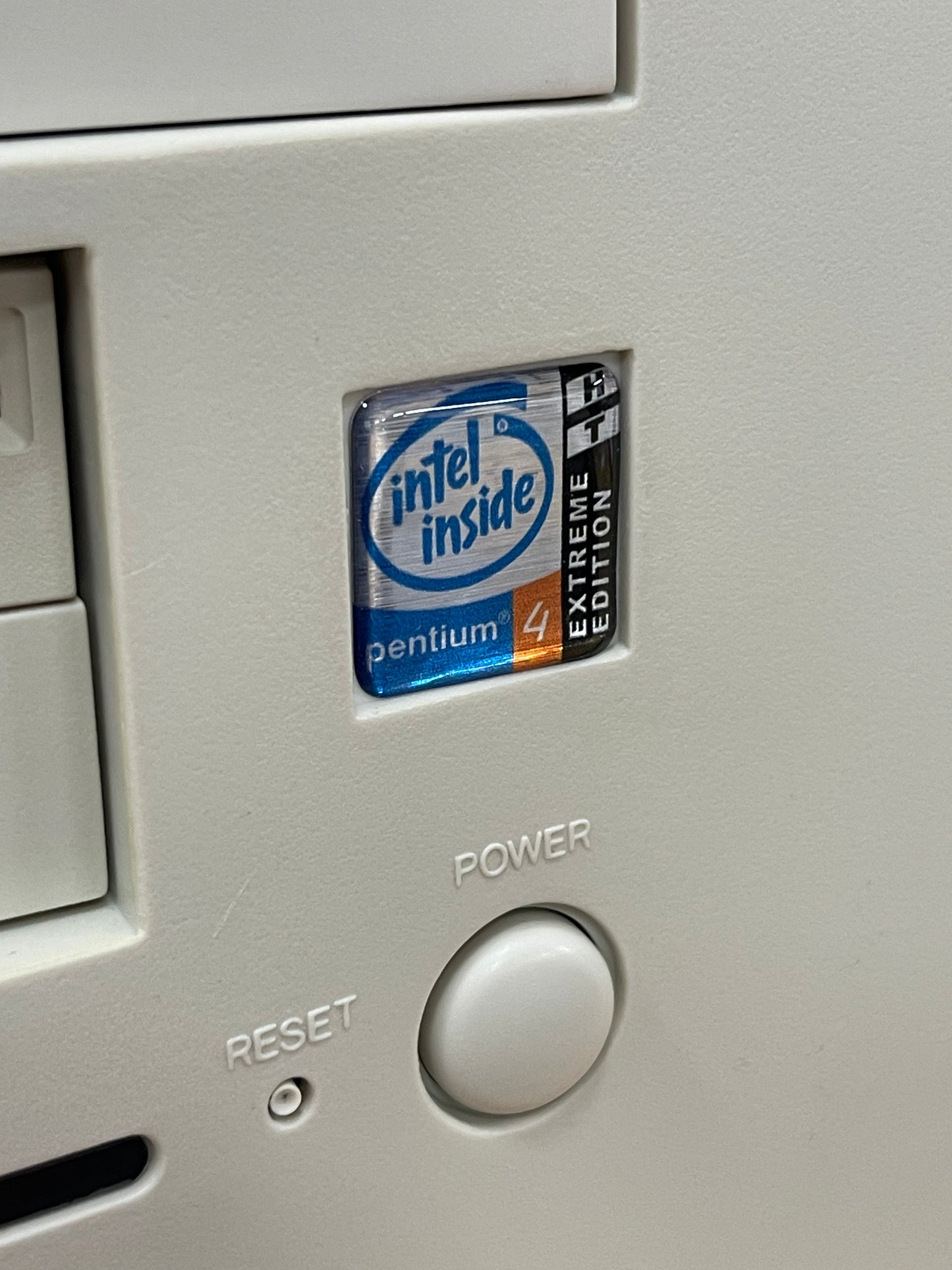 Pentium 4 P4 EE Extreme Edition Case Badge Sticker - DOME