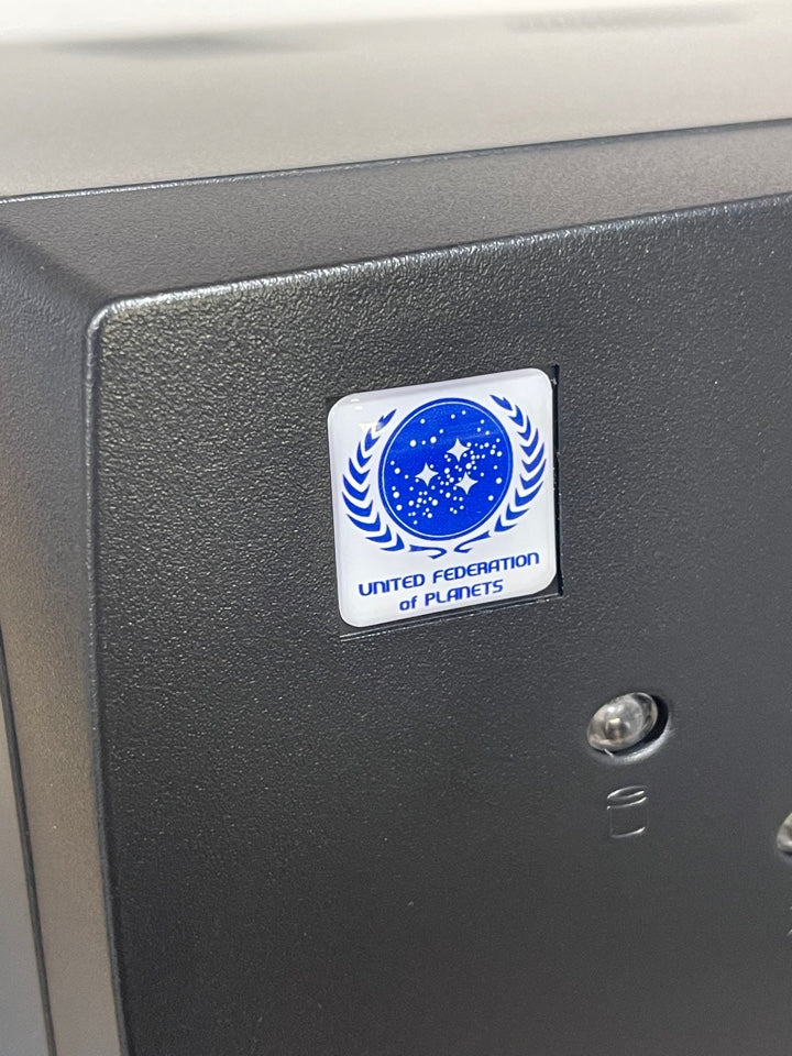 > United Federation of Planets < Star Trek Case Badge Sticker - Dome White