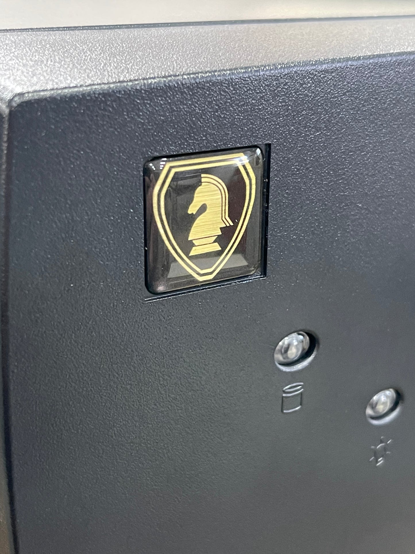 > Knight Industries < Knight Rider KITT Logo Case Badge Sticker - Dome