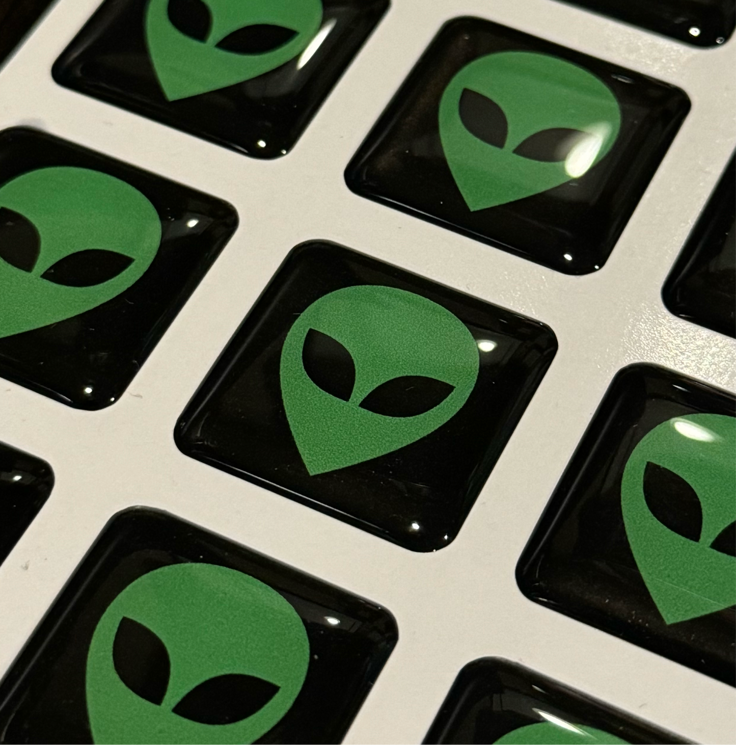 > Alienware V1 < Early GREEN Alien Head Logo Case Badge Sticker - Dome