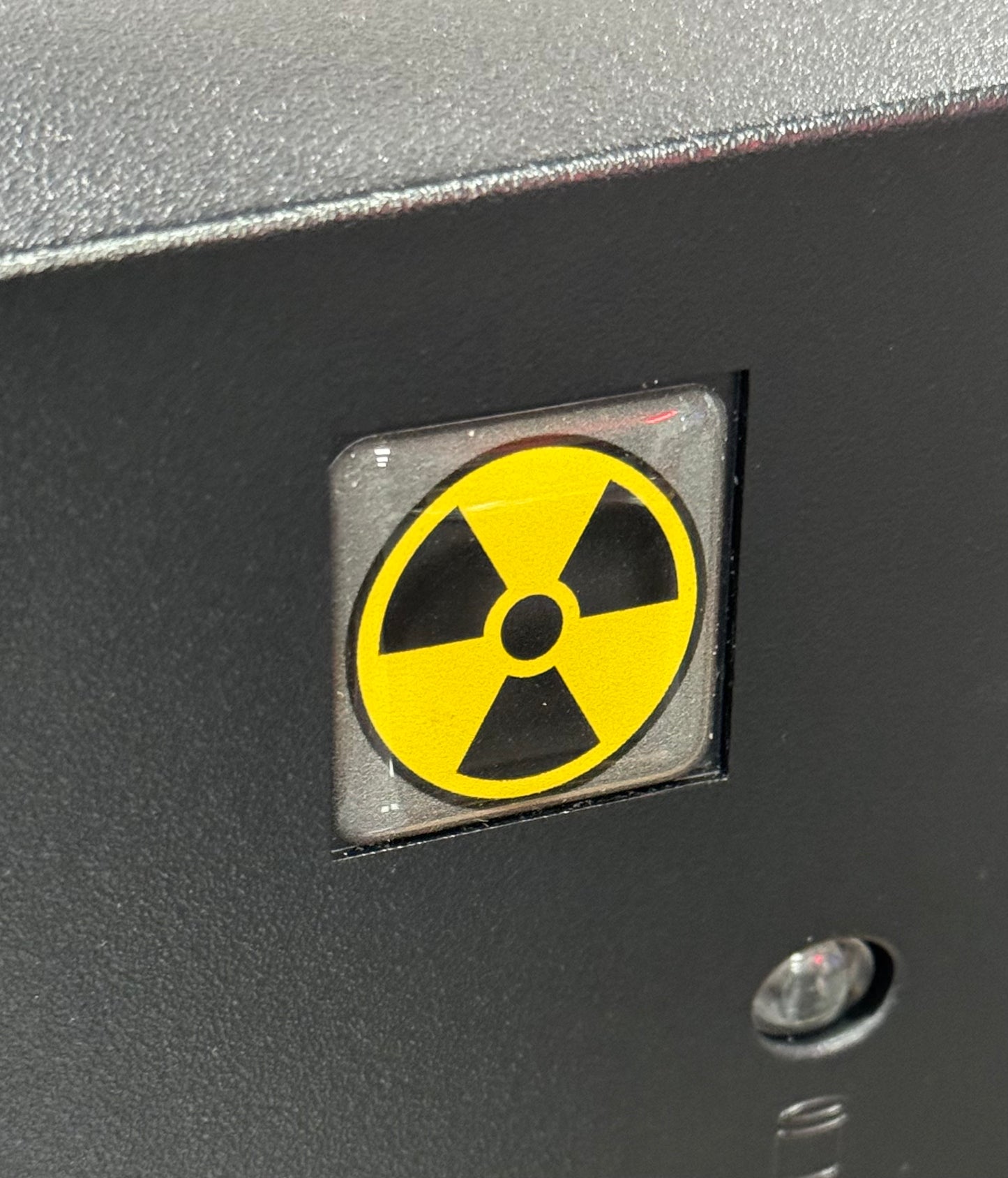 Duke Nukem > Nuclear Symbol < Case Badge Sticker - Dome