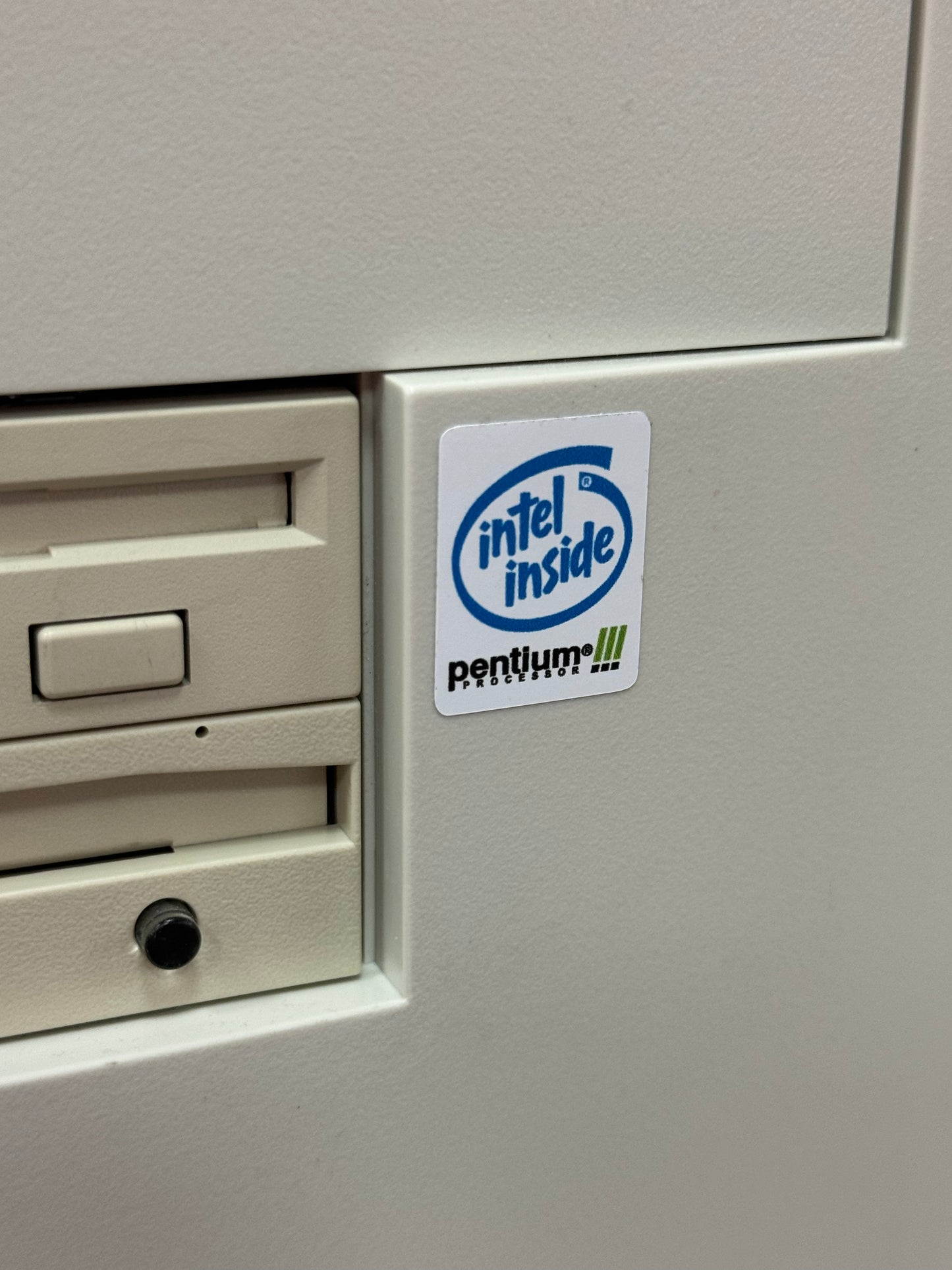 Pentium III Case Badge Sticker - White