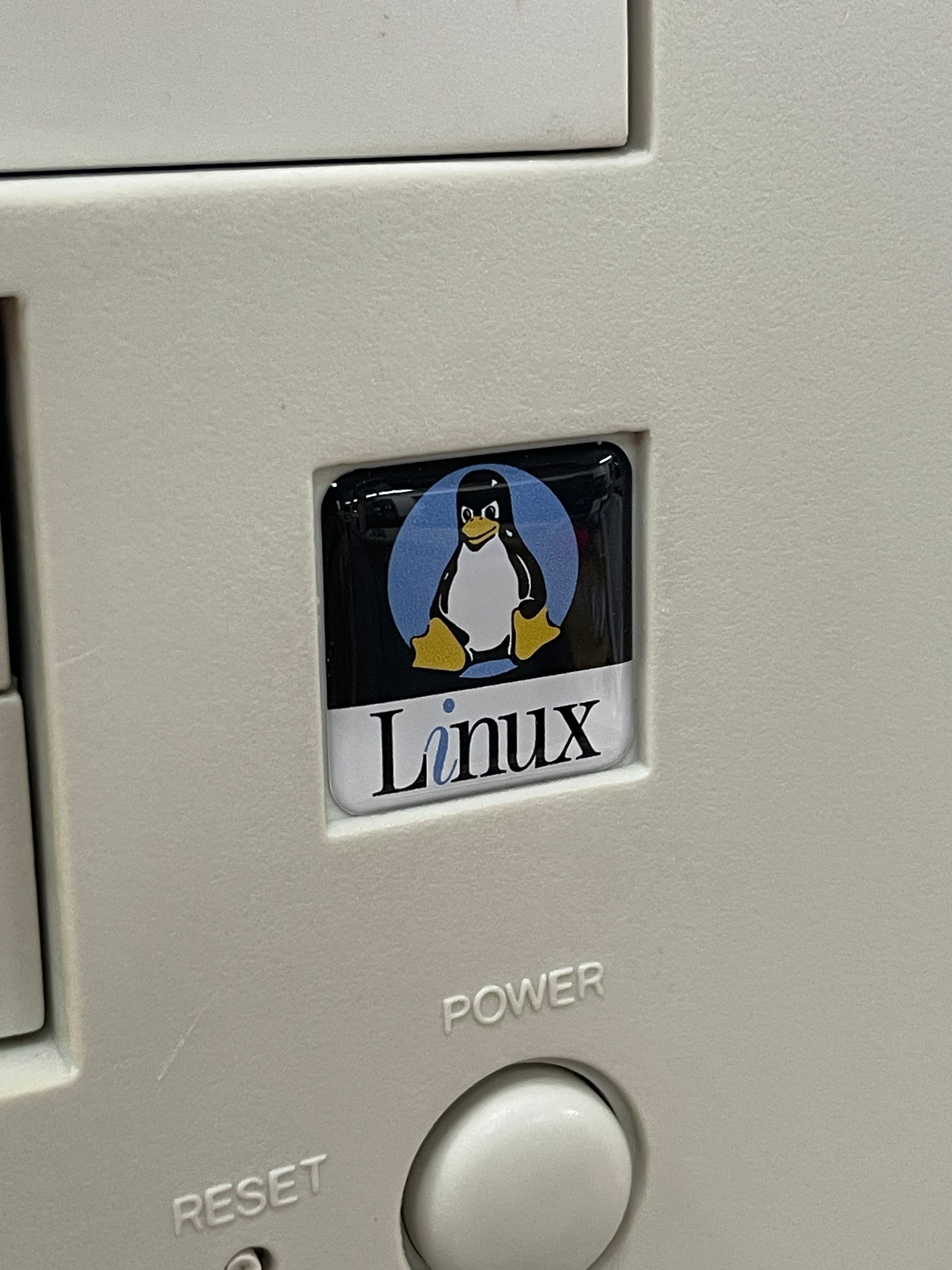 Linux Blue “Angry” Tux Logo Case Badge Sticker - DOMED – Geekenspiel
