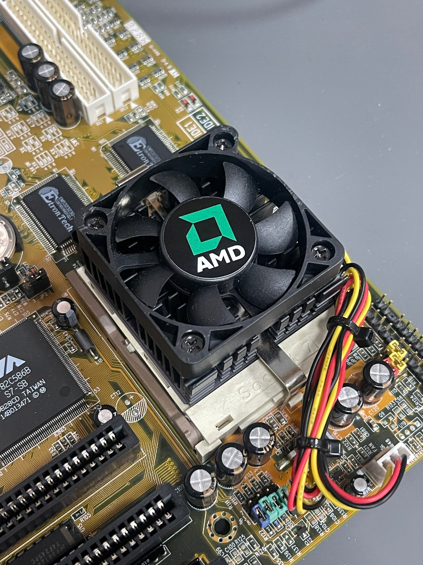 AMD Round Fan Sticker - Black