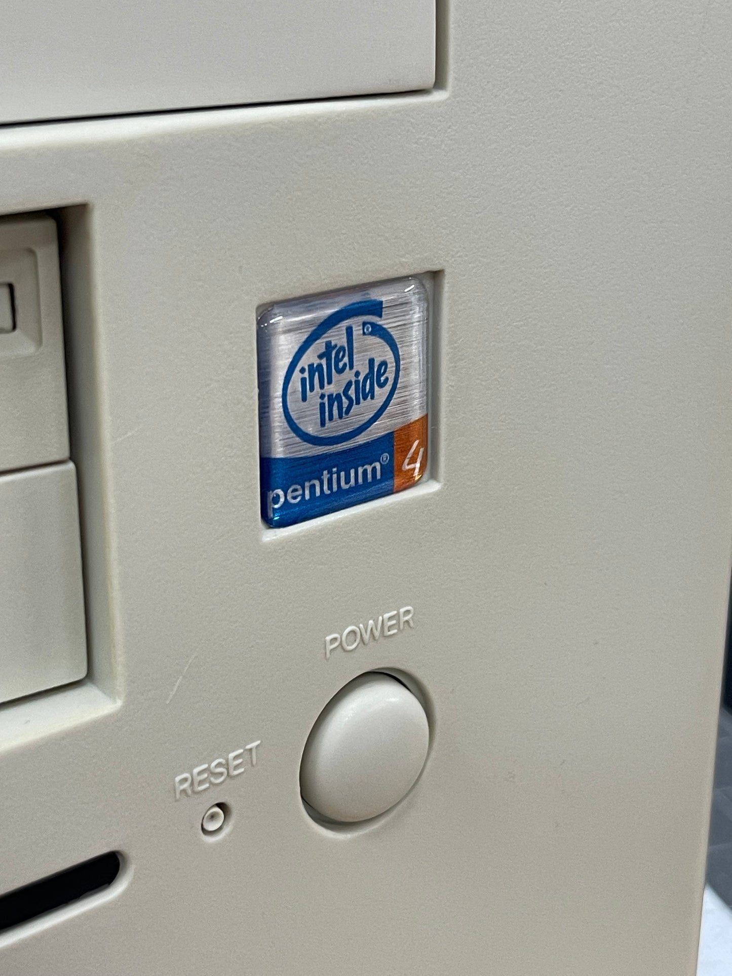 Pentium 4 P4 Case Badge Sticker - DOME MET