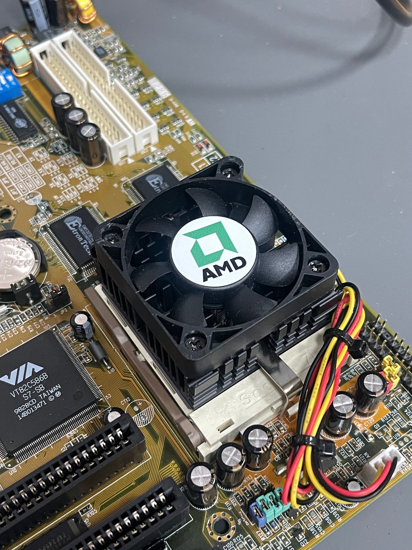 AMD Round Fan Sticker - White