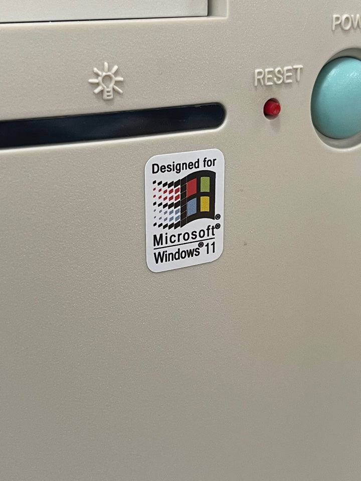 Windows 11 Case Badge Sticker - White – Geekenspiel