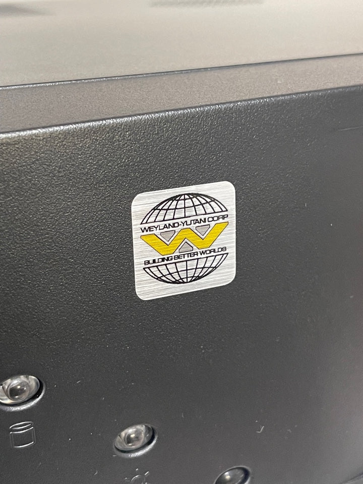 > Weyland Yutani Corp < "Better Worlds" Aliens Case Badge Sticker - Flat Met